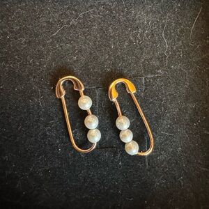 Brand new sterling silver with rose gold plating safety pin with pearls earrings